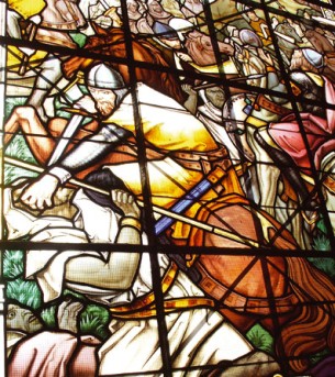 Detalle de la vidriera que muestra un instante de la Batalla de Atapuerca (Iturria: www.sierradelademanda.com)